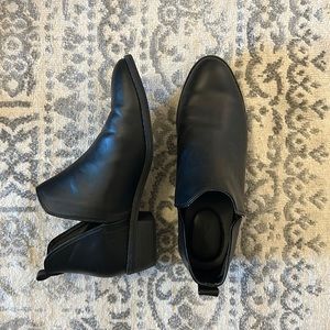 Short black booties